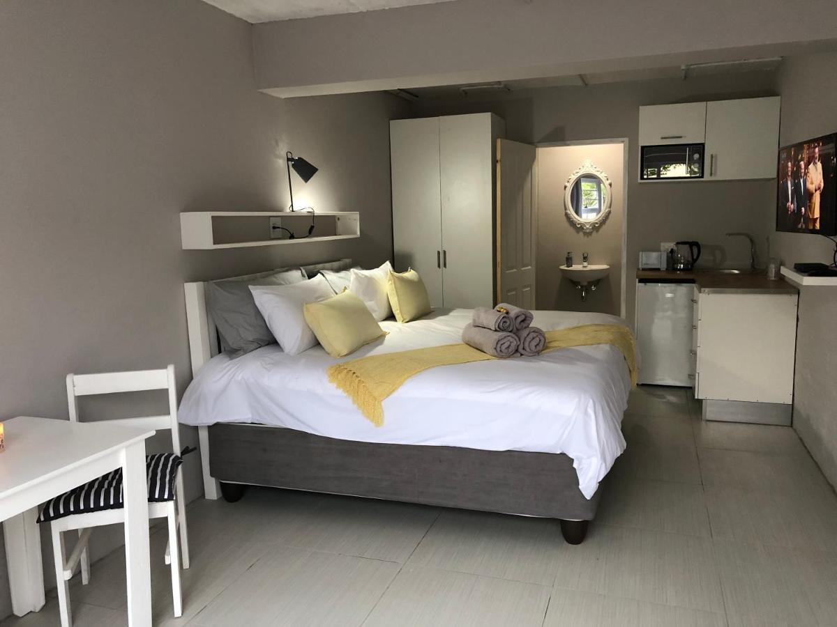 Second Best Accommodation Източен Лондон Екстериор снимка