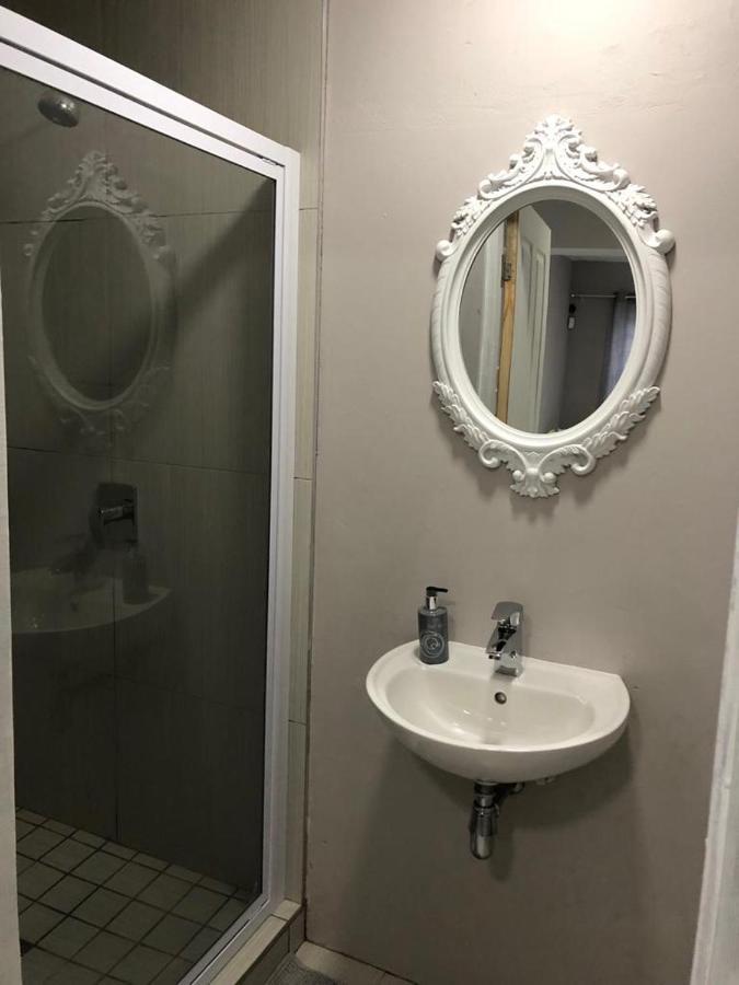 Second Best Accommodation Източен Лондон Екстериор снимка